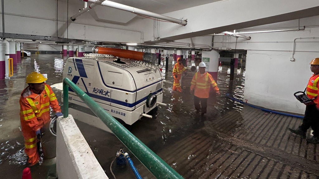 黑雨|「龍吸水」環翠停車場出動 渠務署:1小時內完成清理