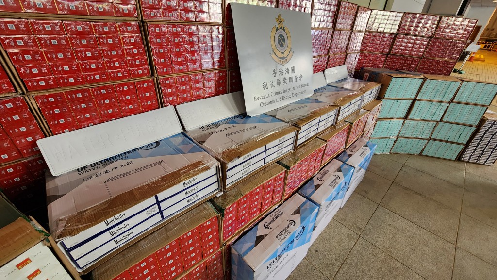 海關檢獲約970萬支懷疑未完稅香煙，估計市值約4370萬元。