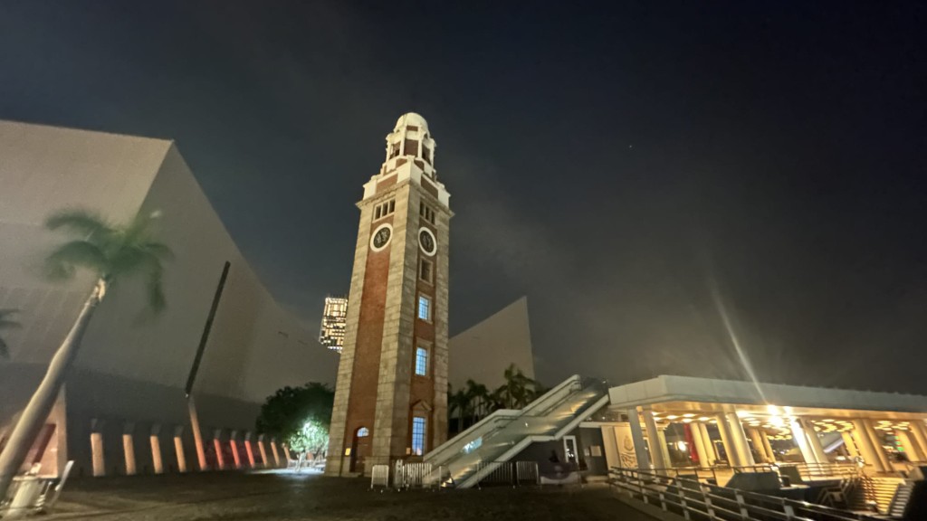 日間部分時間有陽光，最高氣溫約24度。蔡楚輝攝