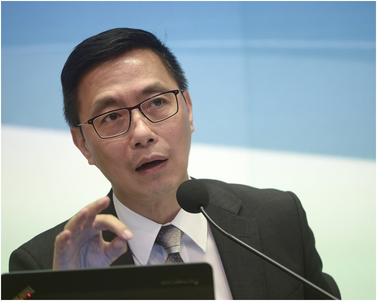 教育局局長楊潤雄指，政府會仔細研究報告內的建議。 資料圖片