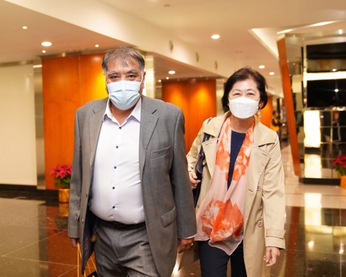 「恆駿寶駒」今晚出戰第七場賽事,馬主黃月成入場為愛駒打氣。 Curry攝