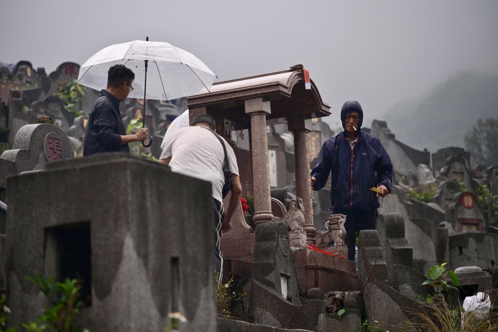 清明節當日有黃色暴雨警告。