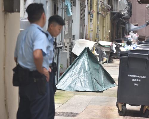 一名78歲老婦由大廈高處墮下死亡。 楊偉亨攝