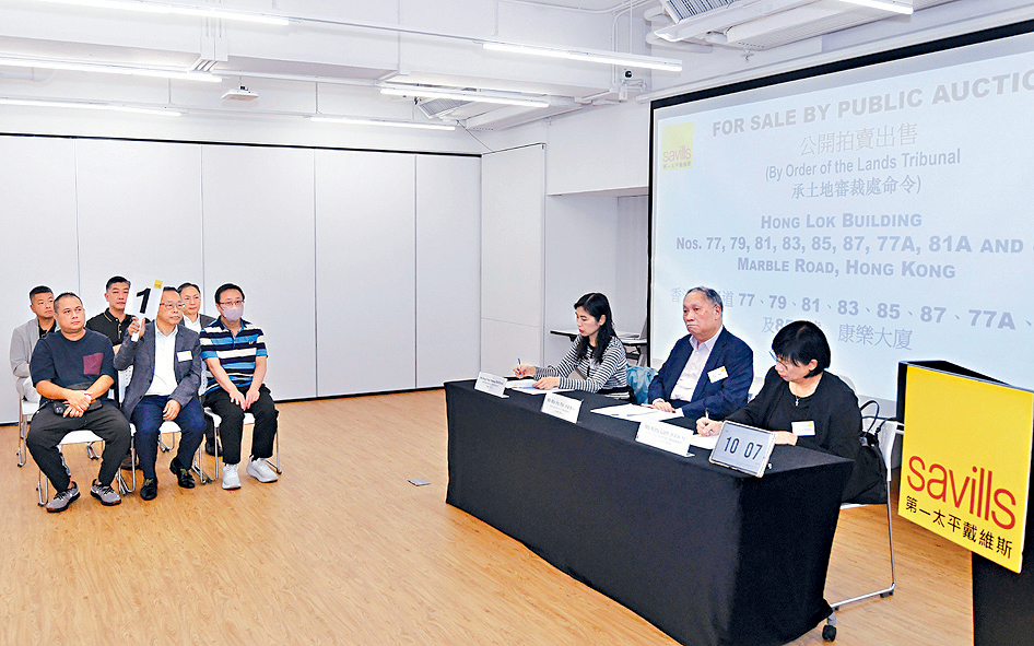 北角康樂大廈舊樓昨舉行強拍,由澳門財團以底價6億投得。