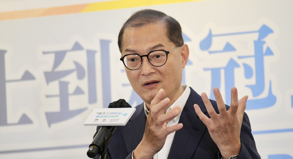 盧寵茂到訪位分別位於葵青及太子的康健中心和康健站。資料圖片