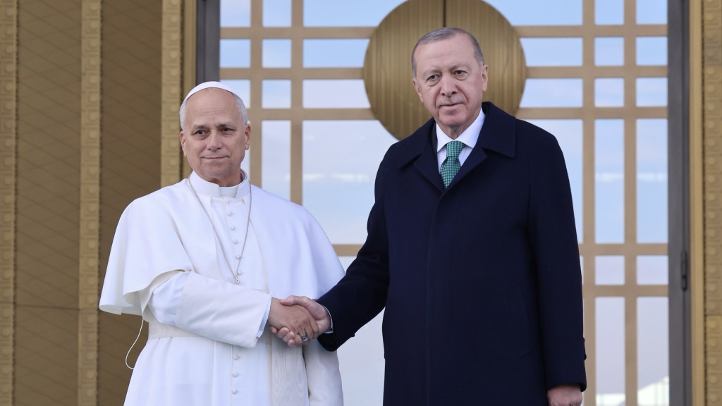 教宗良十四世與土耳其總統埃爾多安會晤。美聯社