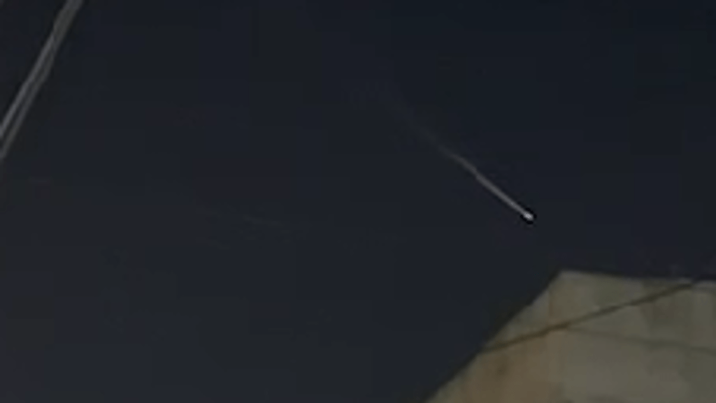 另一网民拍下的不明飞行物。中时新闻