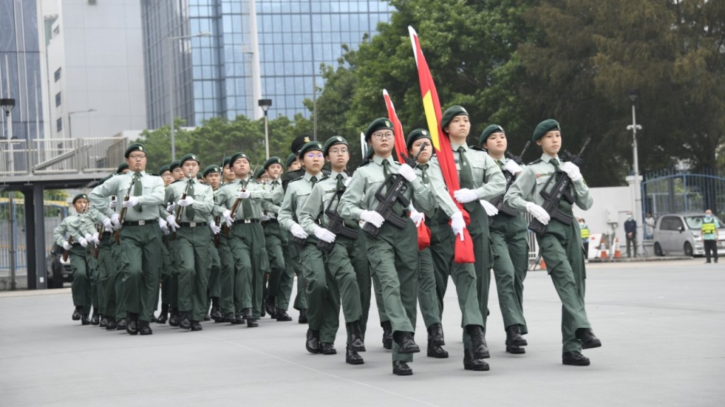 香港青少年軍總會舉行首次檢閱儀式 麥美娟出席冀薪火相傳。楊偉亨攝