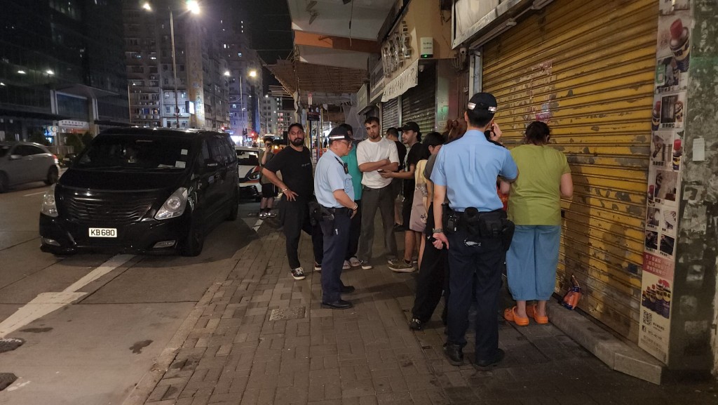 警方及愛協義工到場。黎志偉攝