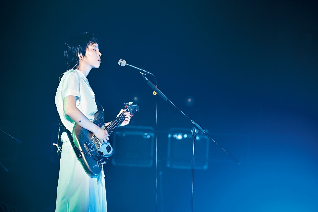 竇靖童向香港樂迷送上未曝光的全新單曲《Fruit Fly》。