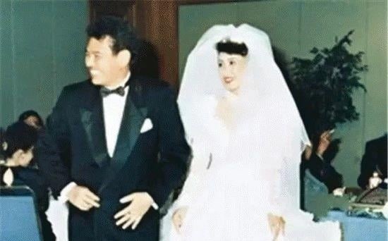 陈观泰先后跟台湾女星方怡珍、赵婷婷结婚，惜均是离婚收场。