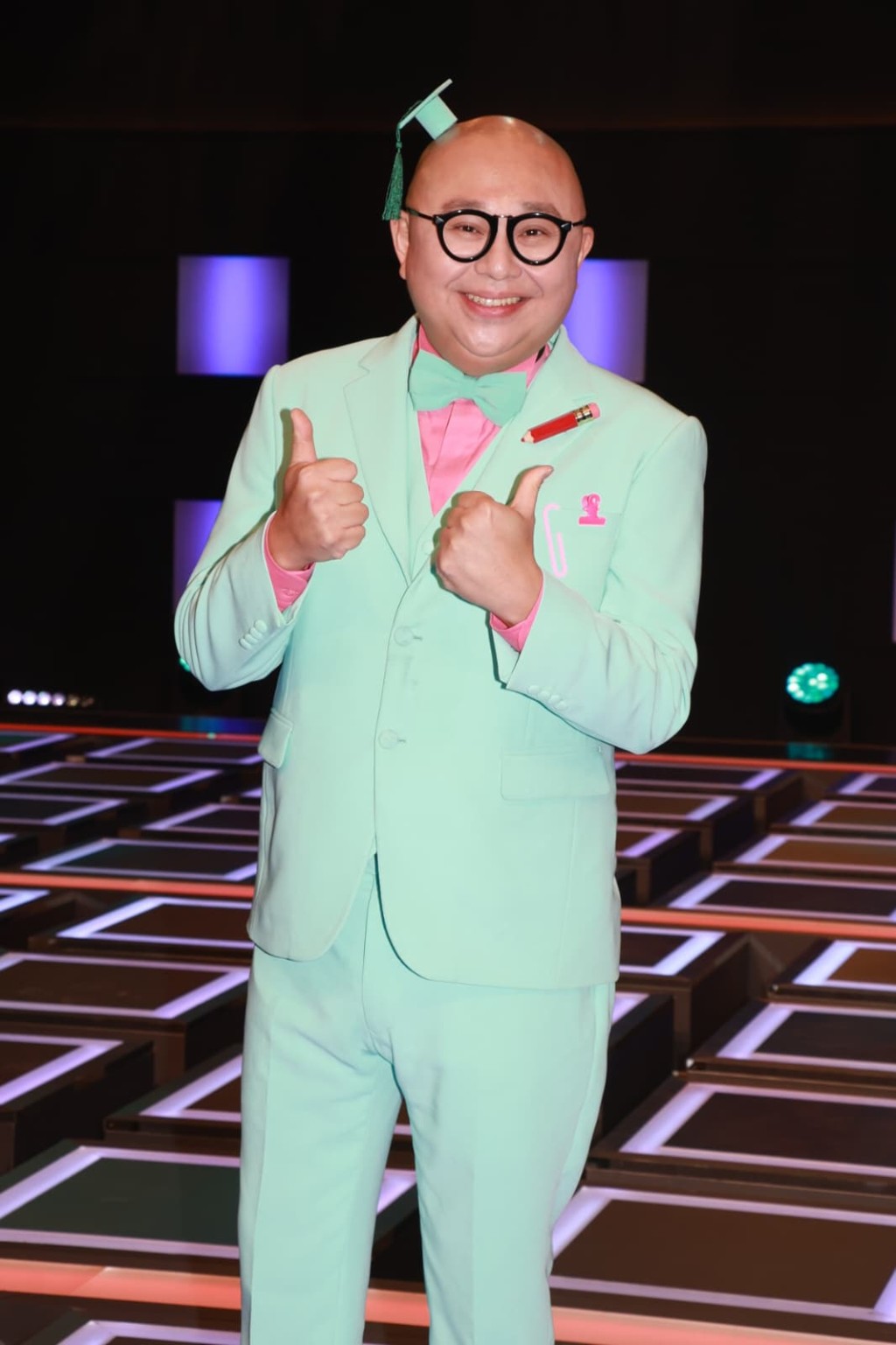 胡定欣今早（10月6日）宣佈與醫生男友陳健華（Akin）結婚，《攻你上大學》主持人林盛斌是兩人「媒人」，他表示今早接獲胡定欣私訊，稱十分窩心。 