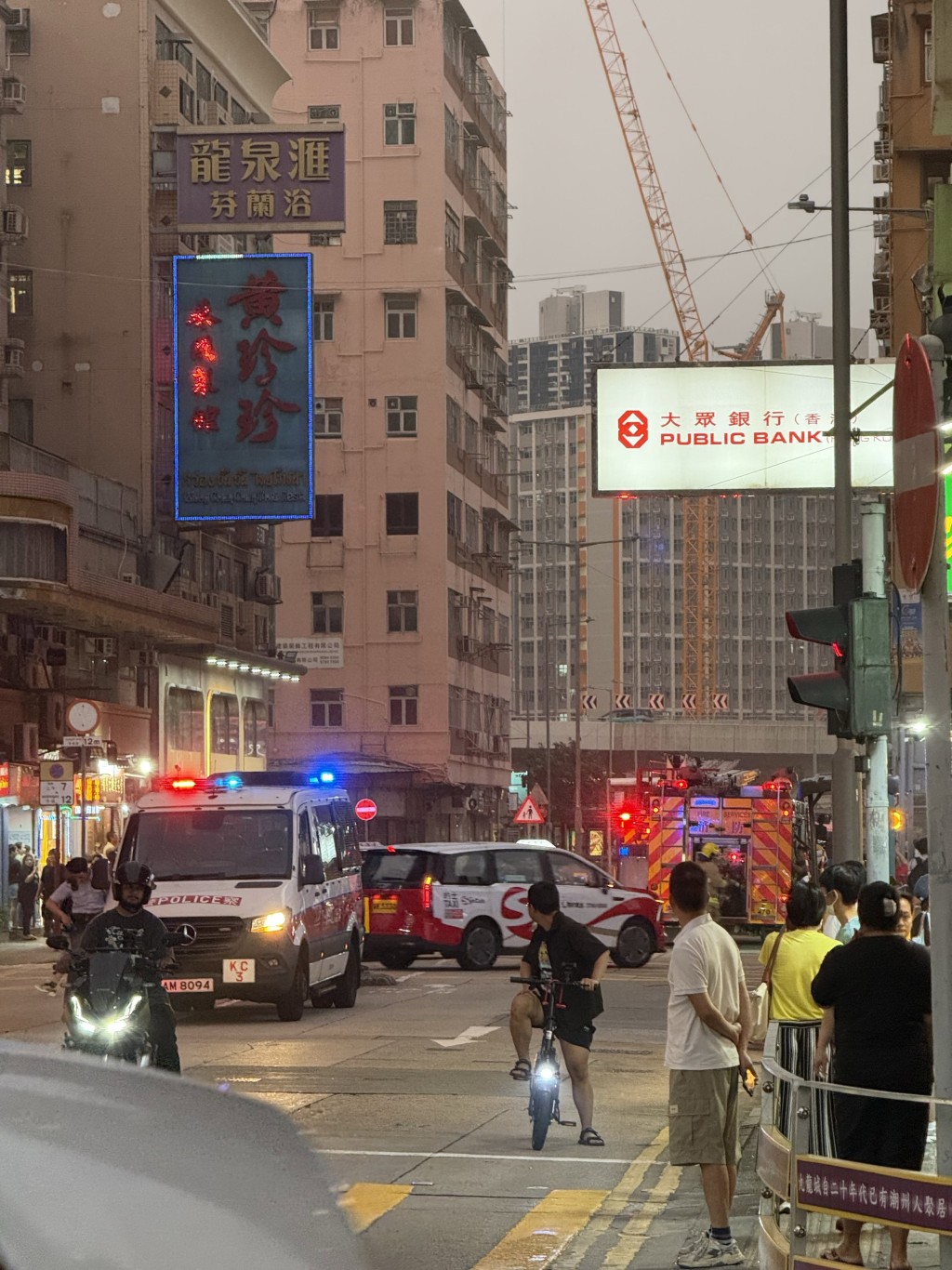 警方消防趕至處理。Threads：ryan_r.z