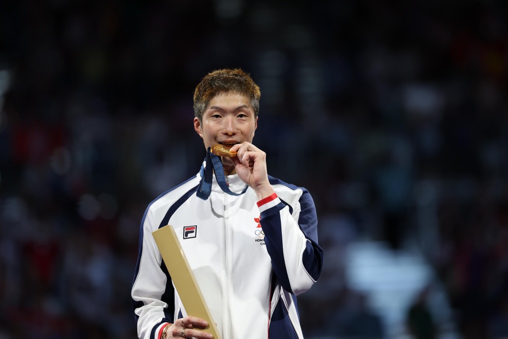 香港劍擊選手張家朗在當地時間昨晚（7月29日）的巴黎奧運男子花劍個人賽中，成功衛冕金牌。