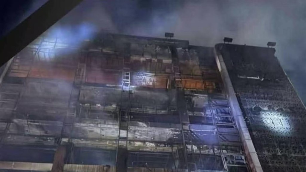 伊拉克超市大火已近50人死亡。 X@CGTNOfficial