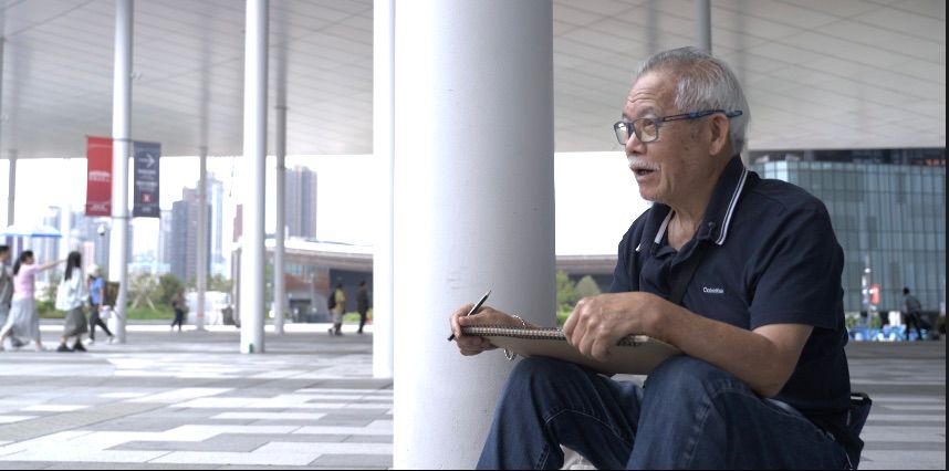 市民徐先生認為作品氣勢磅礡,龍首昂揚如直衝天際,寓意帶領香港直上雲霄。 市民徐先生認為作品氣勢磅礡,龍首昂揚如直衝天際,寓意帶領香港直上雲霄。