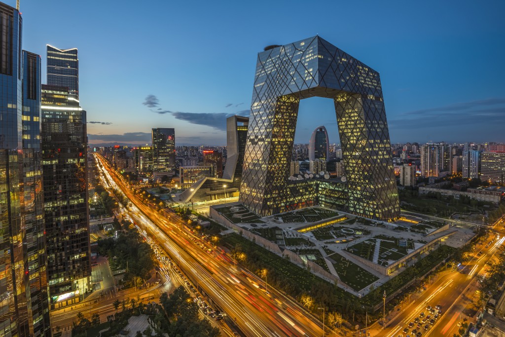 北京位列全球最富城市第八。与10年前相比，北京百万富翁累积大增70%至12.82万名