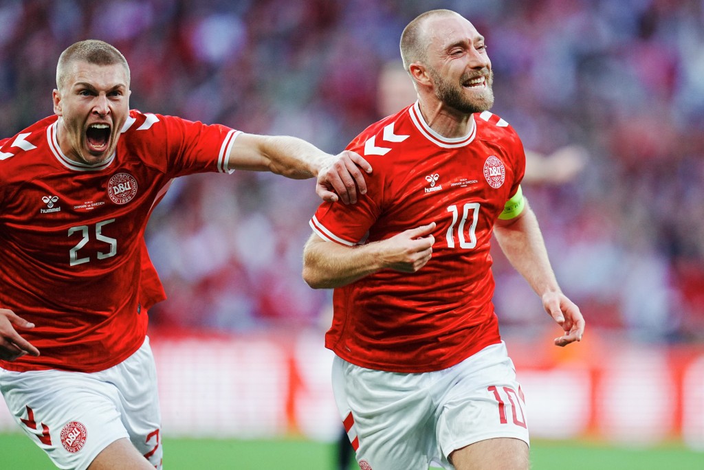 基斯甸艾歷臣(右)心臟病事件後再戰歐國盃，意義重大。AP