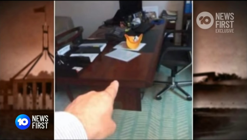 知情者揭發社交媒體群組,不時上傳一些在國會內拍攝的不雅影片和照片。網上截圖