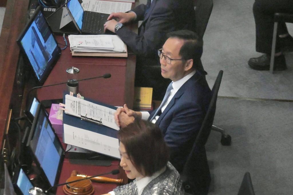 陳健波建議盡快成立小組委員會討論。何健勇攝 陳健波建議盡快成立小組委員會討論。何健勇攝