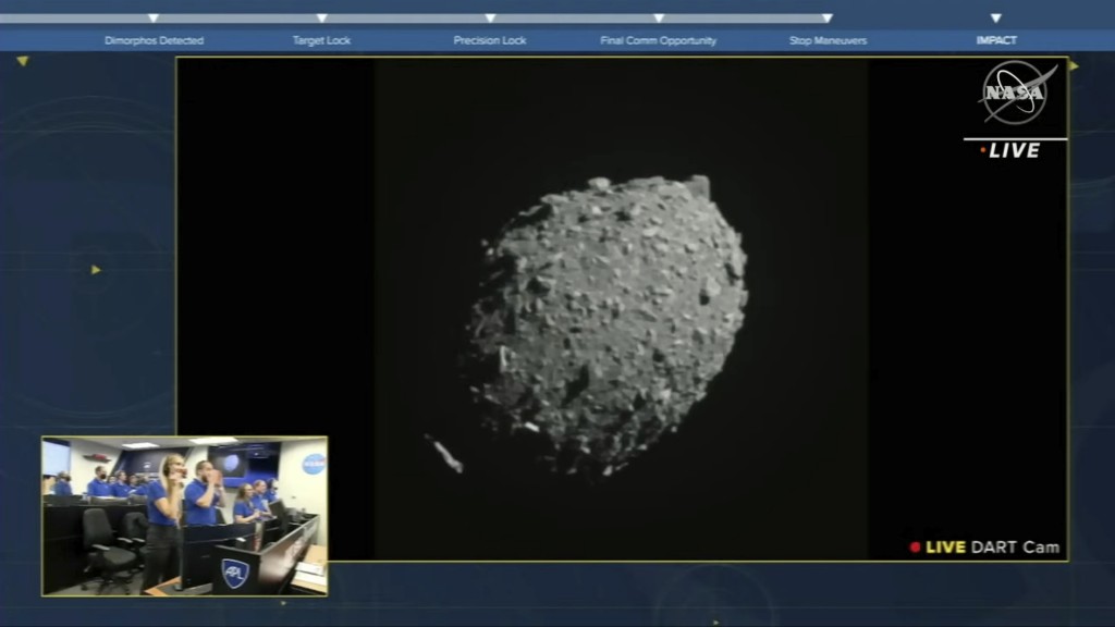 NASA直播航天器撞击小行星。AP