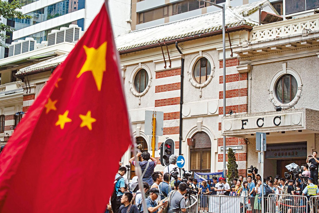 陳浩天演講惹來建制派反對，要求港府收回會址。