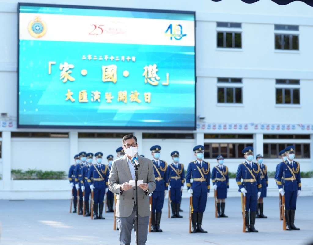 保安局局長鄧炳強在開放日開幕儀式致辭。政府新聞處圖片