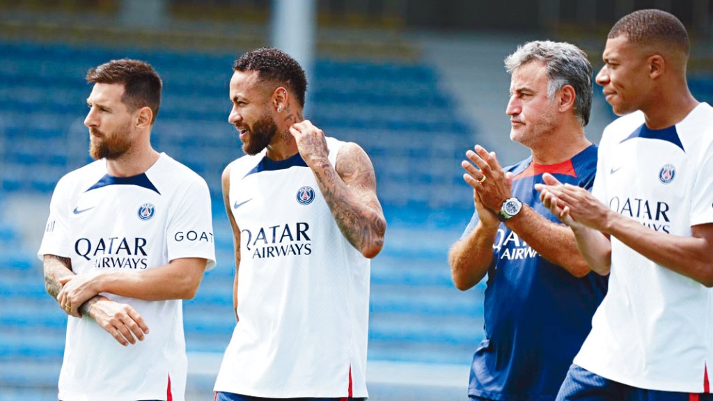 如何能同時駕馭美斯（左）、尼馬（左二）及麥巴比，考驗加迪亞（右二）的管理能力。