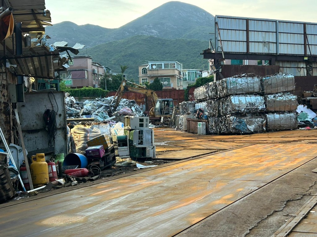 現場為屯門青磚圍一回收場。曾志恒攝 現場為屯門青磚圍一回收場。曾志恒攝