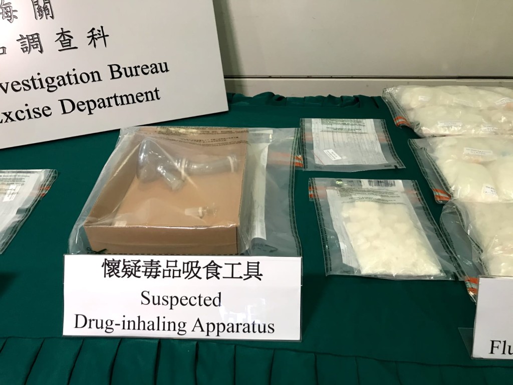 海關展示檢獲的毒品。