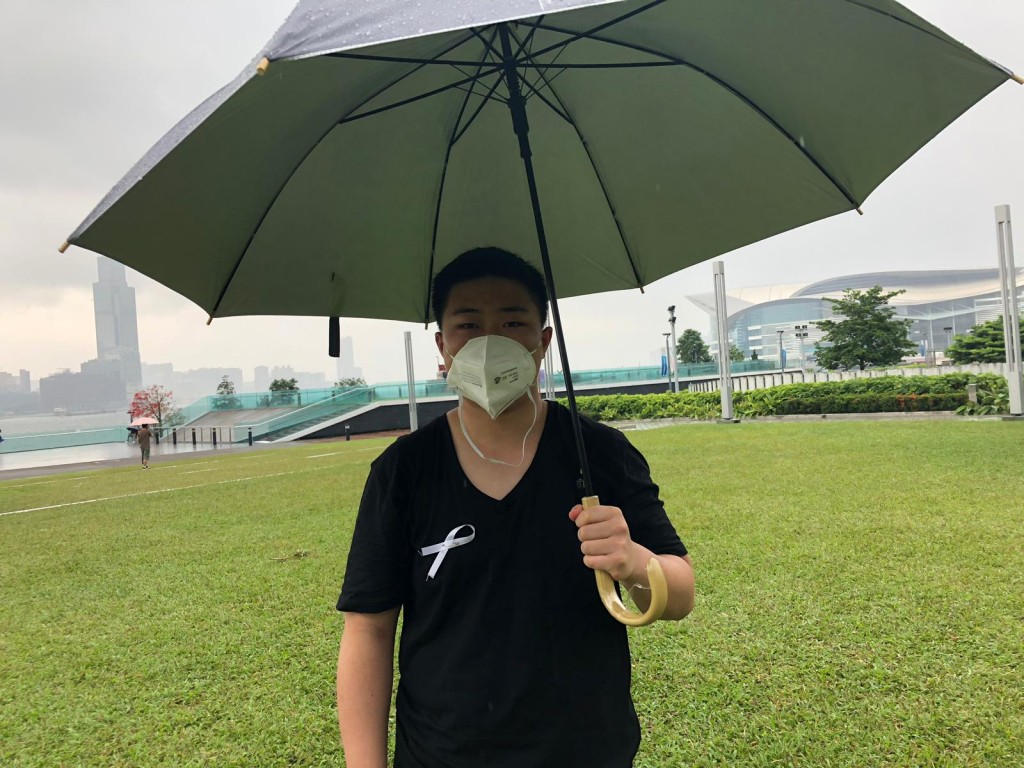李同學表明會一直罷課直至政府撤回修例。