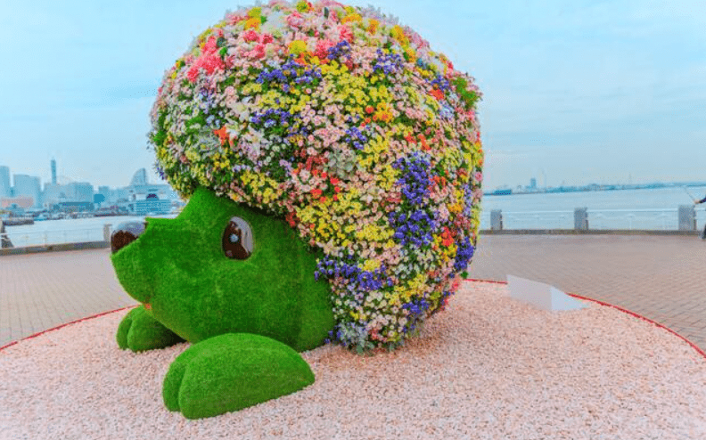 山下公園位於橫濱市中區，是當地著名旅遊熱點，鄰近中華街與橫濱港，每日吸引大量遊客。Alamy