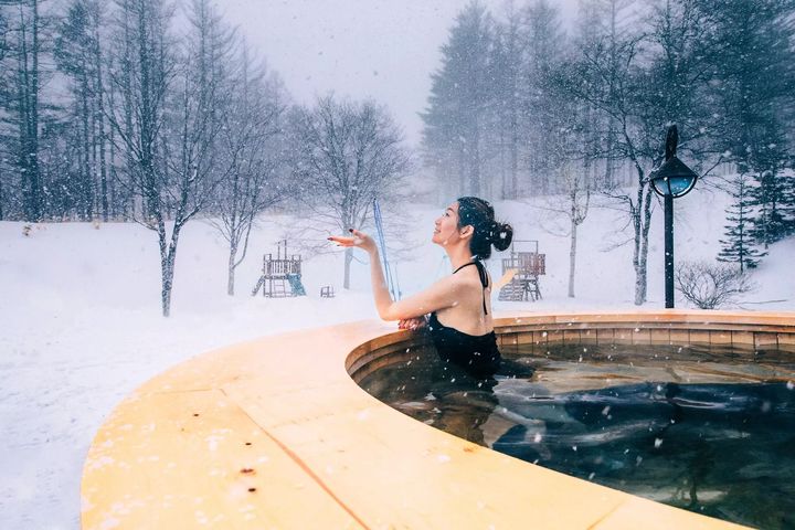 在可赏到漂亮雪景的露天热水浴池入浴，会是难忘体验。