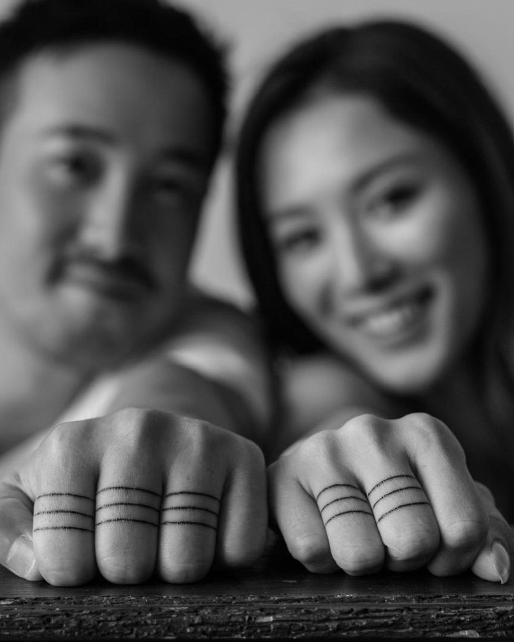 王敏奕與曾國祥手指都有情侶紋身。