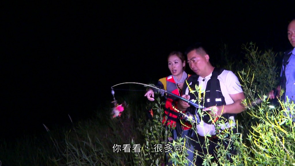 陳貝兒直擊護漁隊破獲非法捕魚行為的過程。 