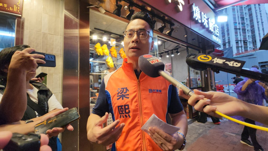 立法會議員梁熙透露濱海街一帶大批居民需要疏散。黃文威攝 立法會議員梁熙透露濱海街一帶大批居民需要疏散。黃文威攝