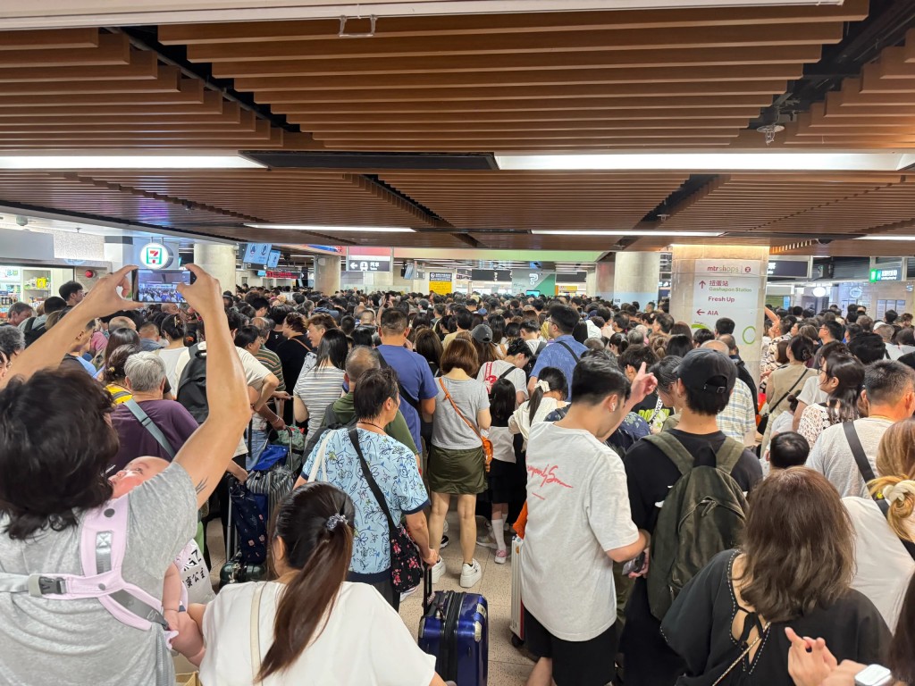 预料大批旅客会在中秋及国庆假期往来中港。
