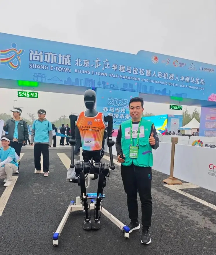 贾宁曾参加多项马拉松赛事。 贾宁曾参加多项马拉松赛事。