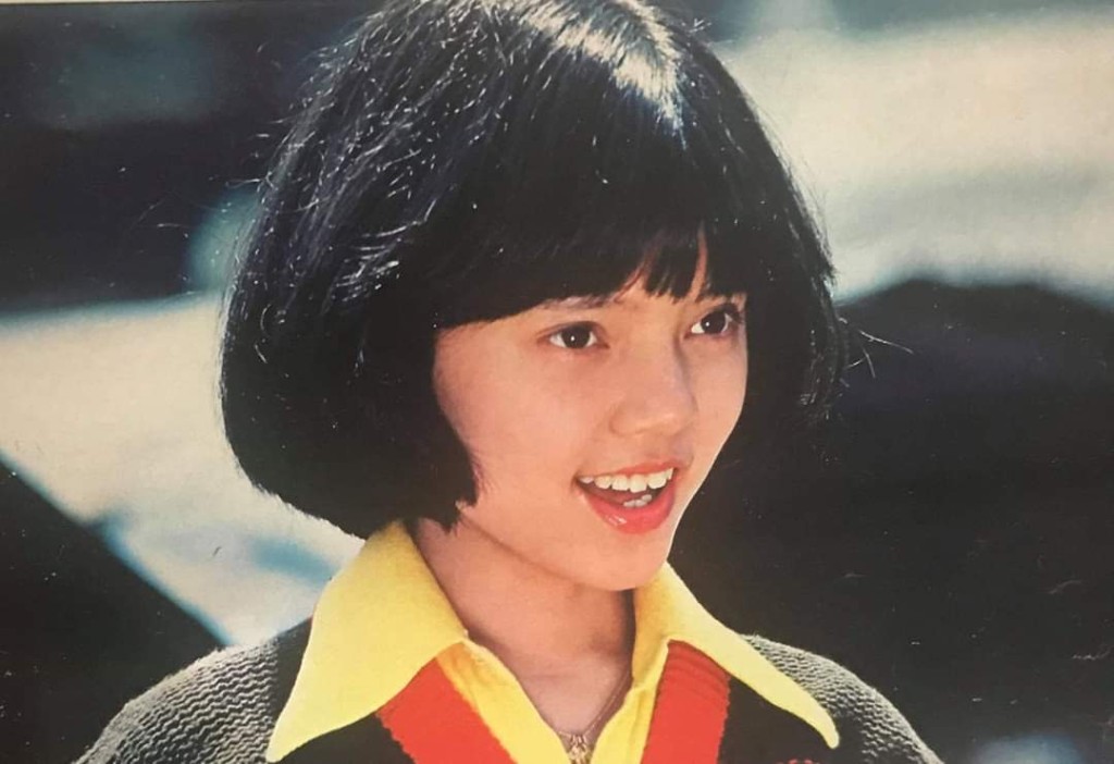 年輕時Rowena好靚女,有好多少男Fans追捧。