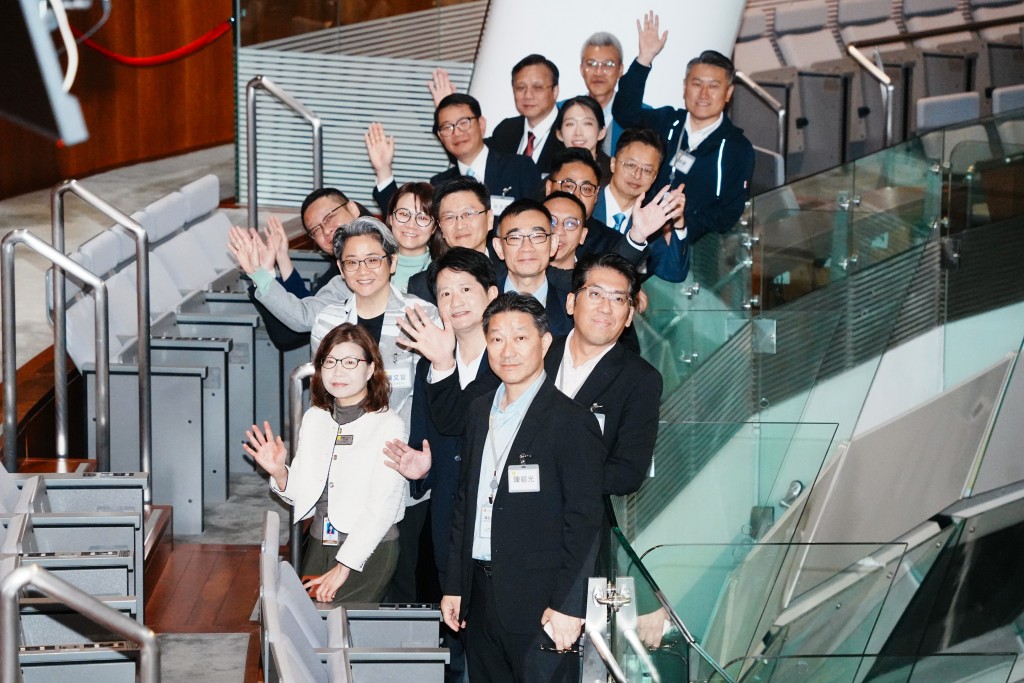 中午的參觀團分為兩團，根據現場所見合共有30人出席。汪旭峰攝