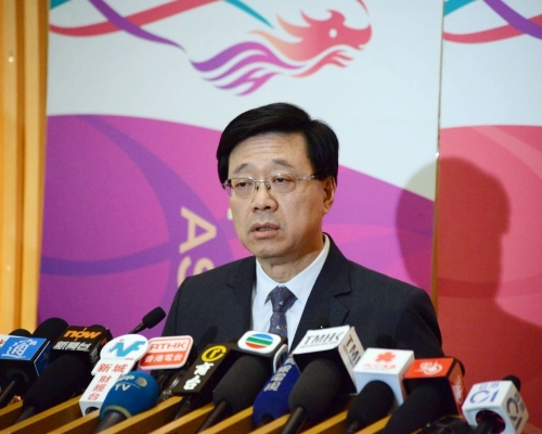 李家超表示,政府經審慎考慮後,作出「艱難決定」。
