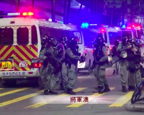 當晚大批防暴警趕到將軍澳。資料圖片