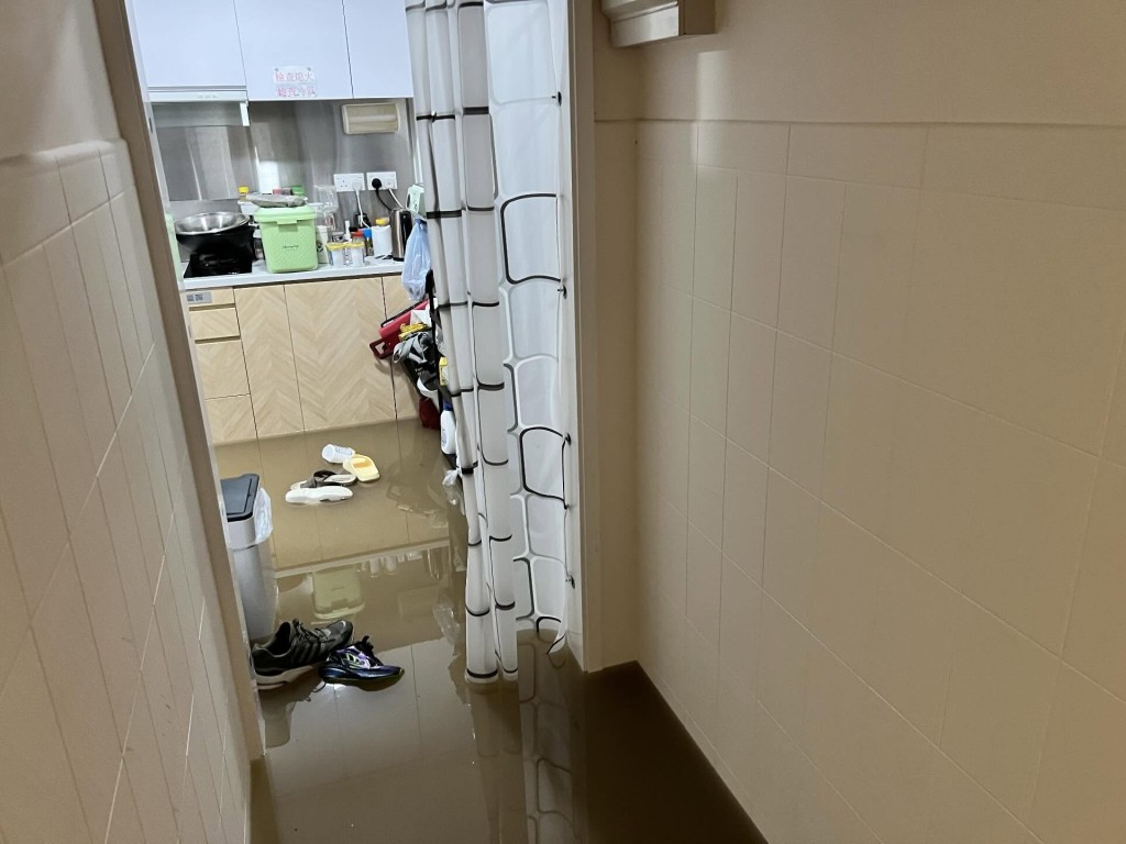 家具均被淹浸 家具均被淹浸