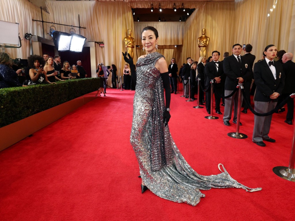 杨紫琼今年出席奥斯卡颁奖典礼、Met Gala等大型活动，身为品牌大使的她均着上Balenciaga晚装现身。