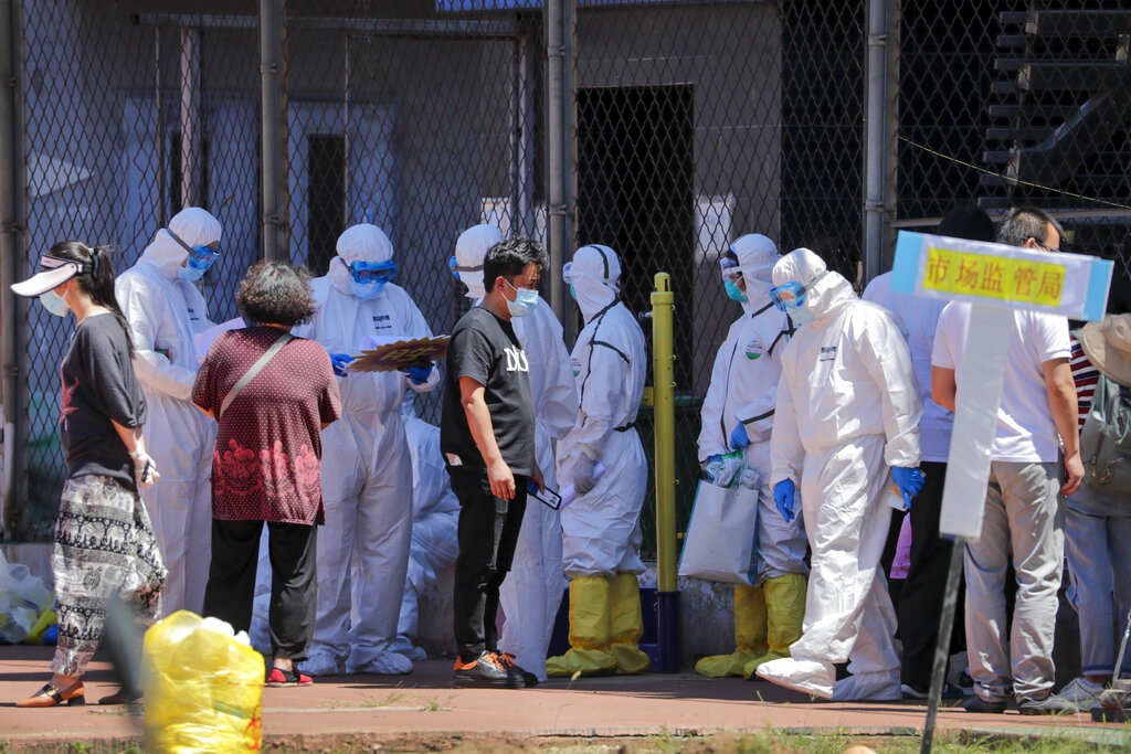 北京批发市场出现疫情爆发。AP图片