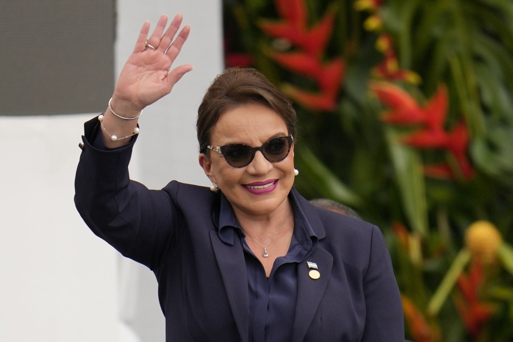 卡斯特罗为洪都拉斯首位女总统。 AP