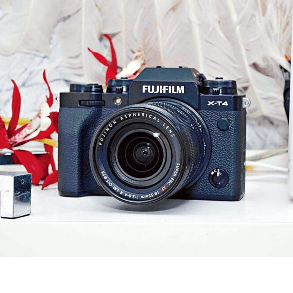 X-T4延續同系的復古機身設計，但重量比上代重了68g。