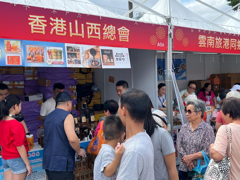 市集有75个摊档，由不同省份的同乡社团提供平、靓、正的家乡特产、美食及传统工艺品。