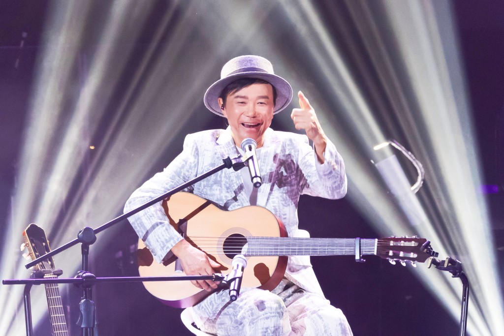 演唱會可以同大家分享音樂，又可以一次容納3500人咁多，所以係一個完美嘅機會同大家聚聚。