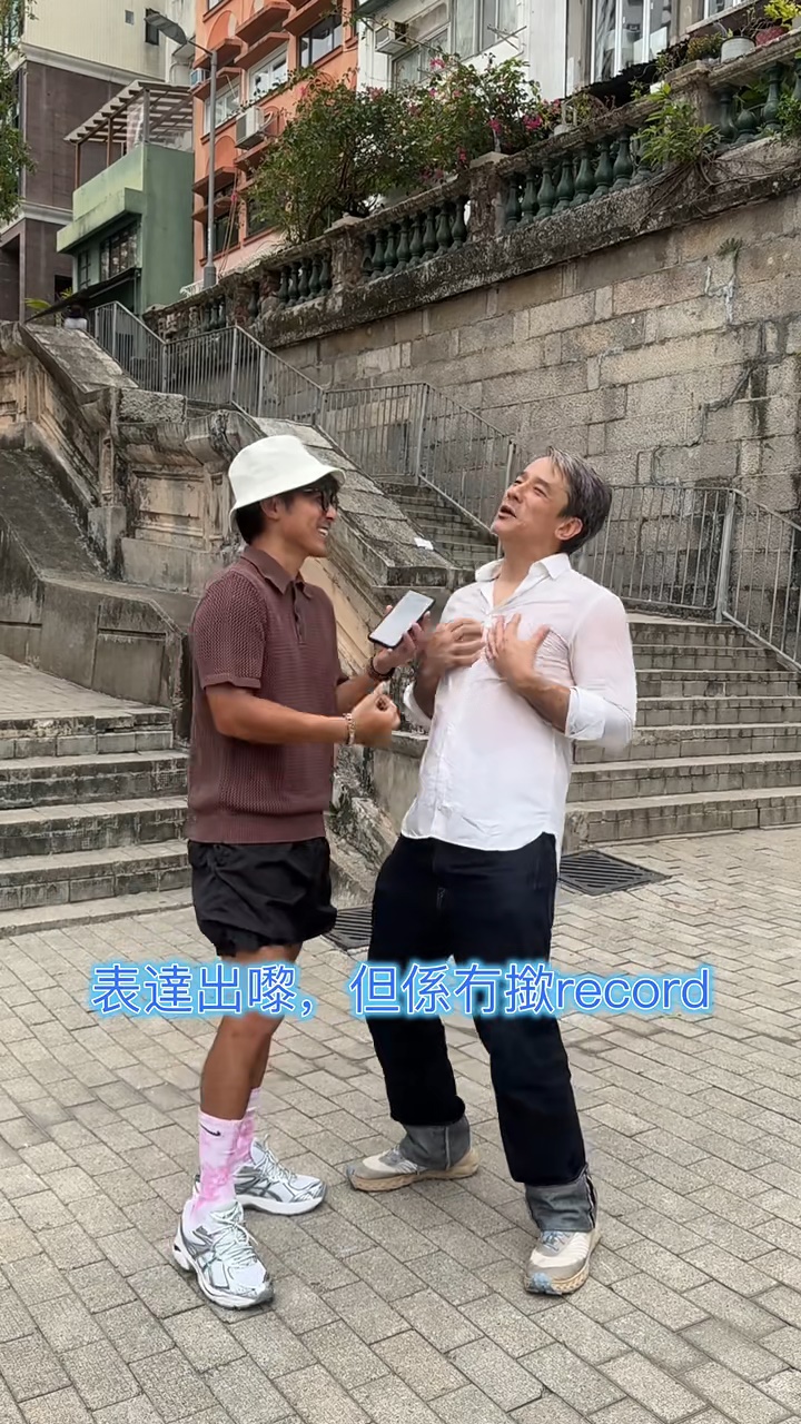 吳嘉龍突然亢奮仰天大叫。 吳嘉龍突然亢奮仰天大叫。
